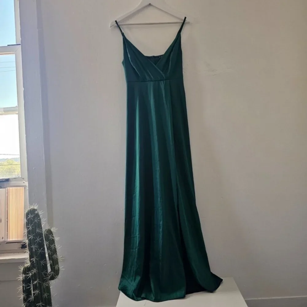 Elegant Green Adjustable Strap Maxi Dress - Picture 1 of 9